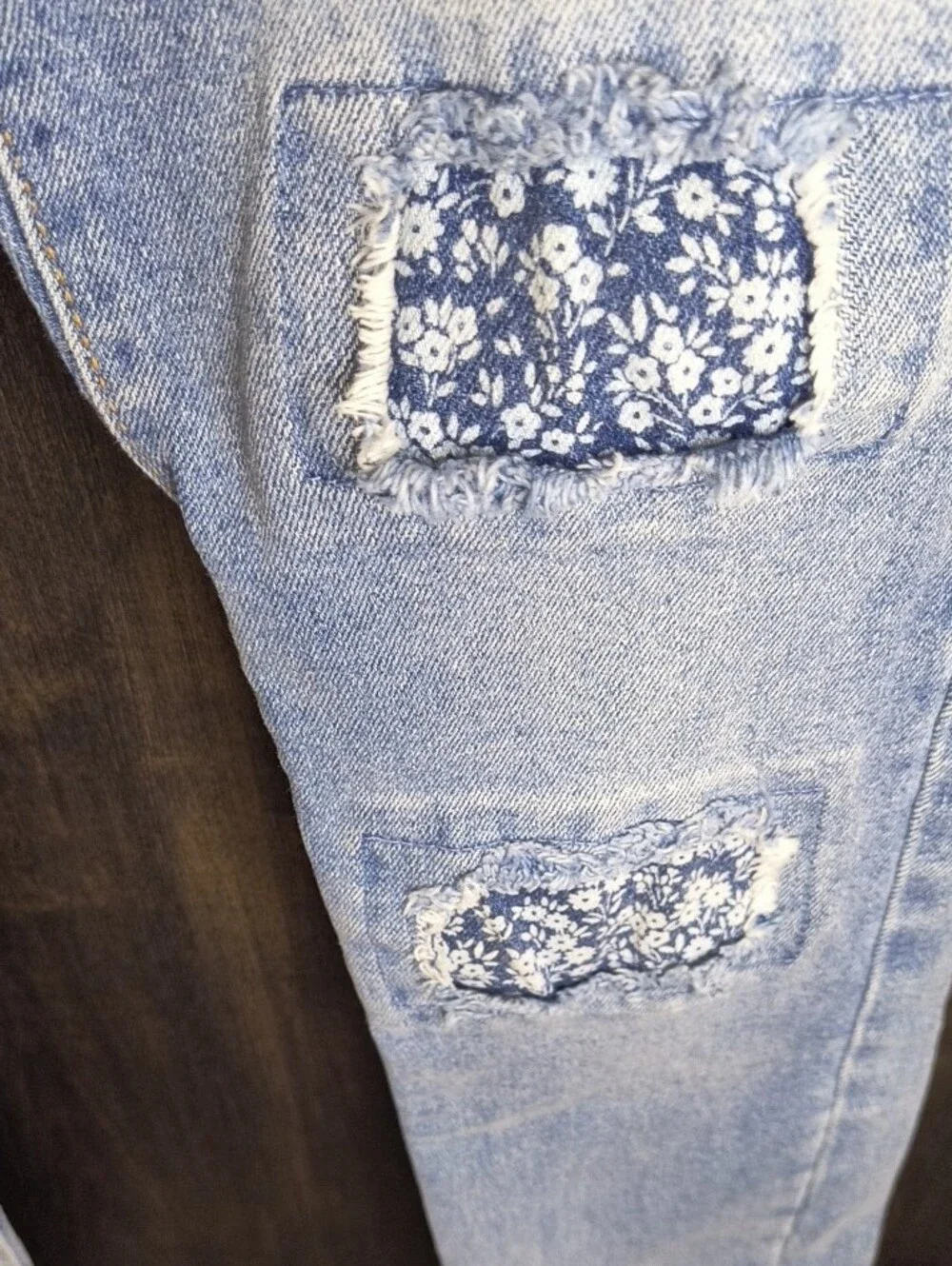 Kids Cat & Jack Size 14 Light Blue Skinny Jeans with Floral Patchs, NWT